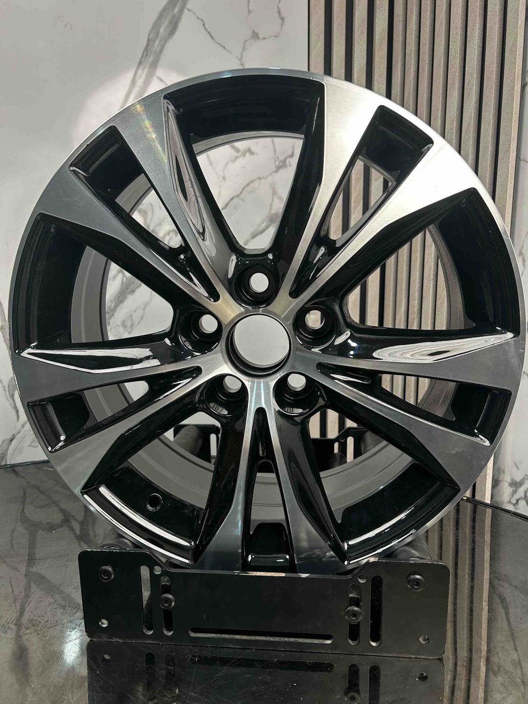 Top Grade EXPJT7089 7x17/5x114.3 D60.1 ET30 4 диска серебристый, черный