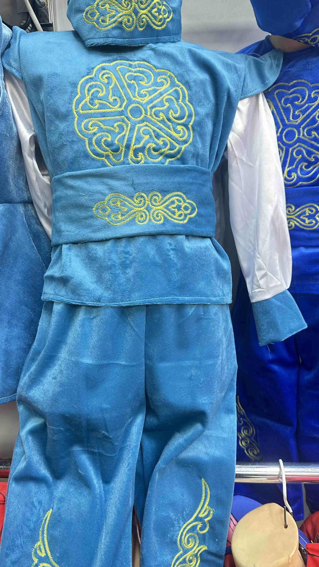 Национальный костюм голубой