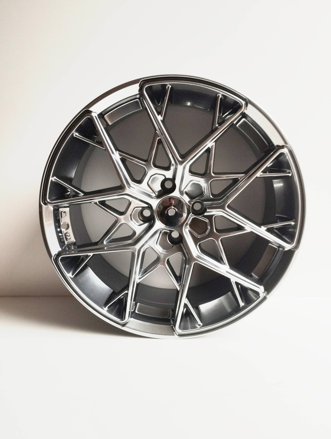 HTL Z0432 7.5x17/4x100 D67.1 ET35 4 диска графит