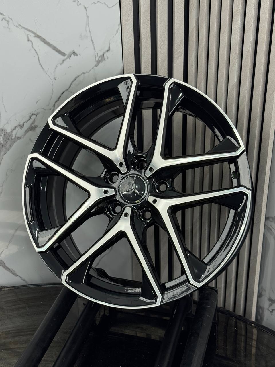 Top Grade Mercedes Benz FBX458-8 8x18/5x112 D66.5 ET35 4 диска серебристый, черный