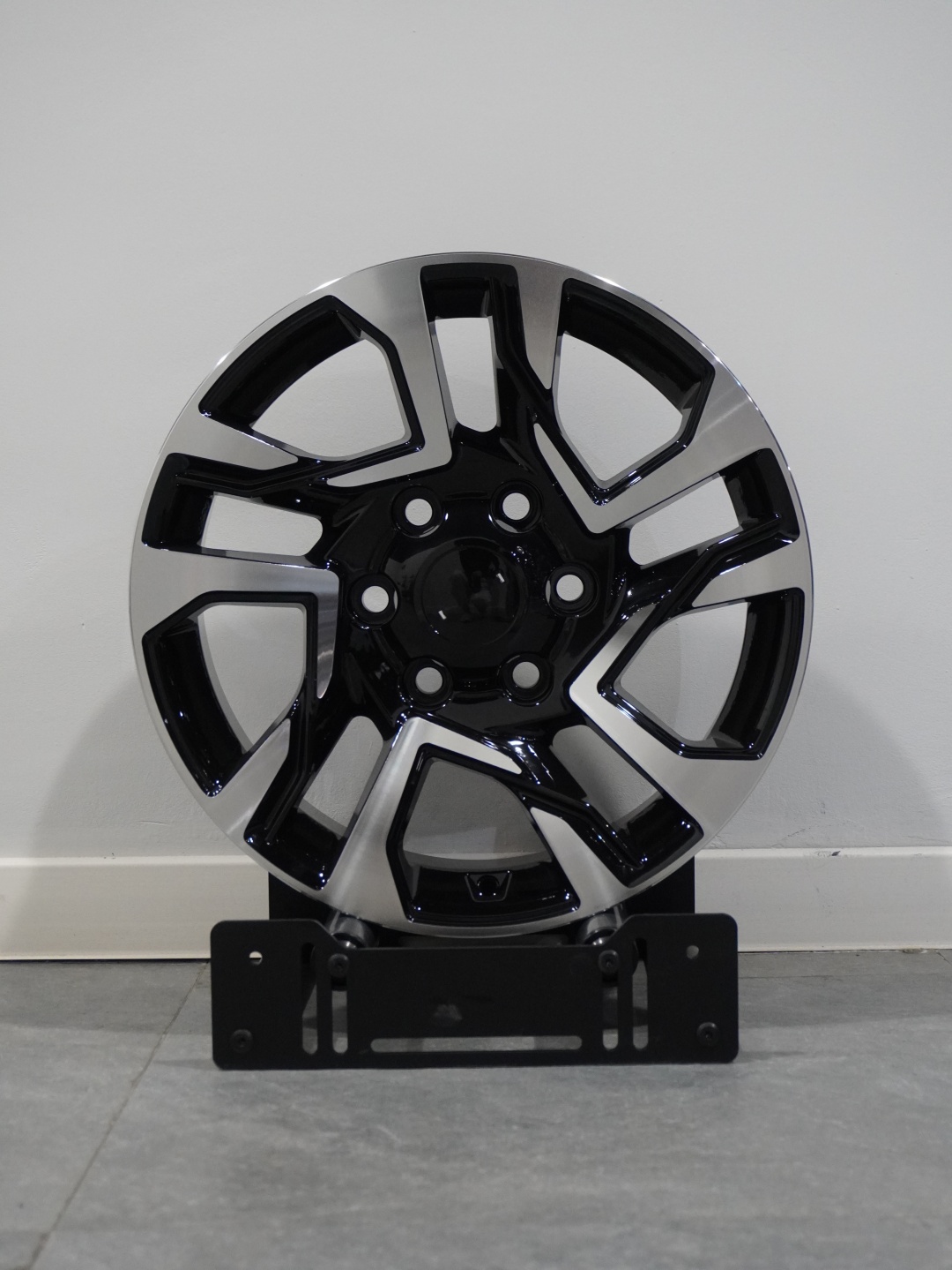 PDW TURONE 7.5x17/6x139.7 D106.1 ET25 4 диска черный, серебристый