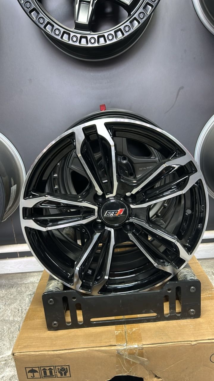 LKN Lkn1040 6.5x15/4x98 D58.6 ET33 4 диска черный, серебристый
