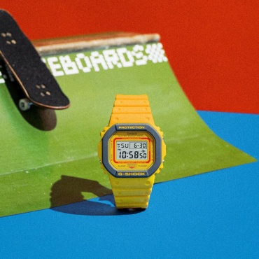 Кварцевые CASIO DW-5610Y-9DR полимерный пластик