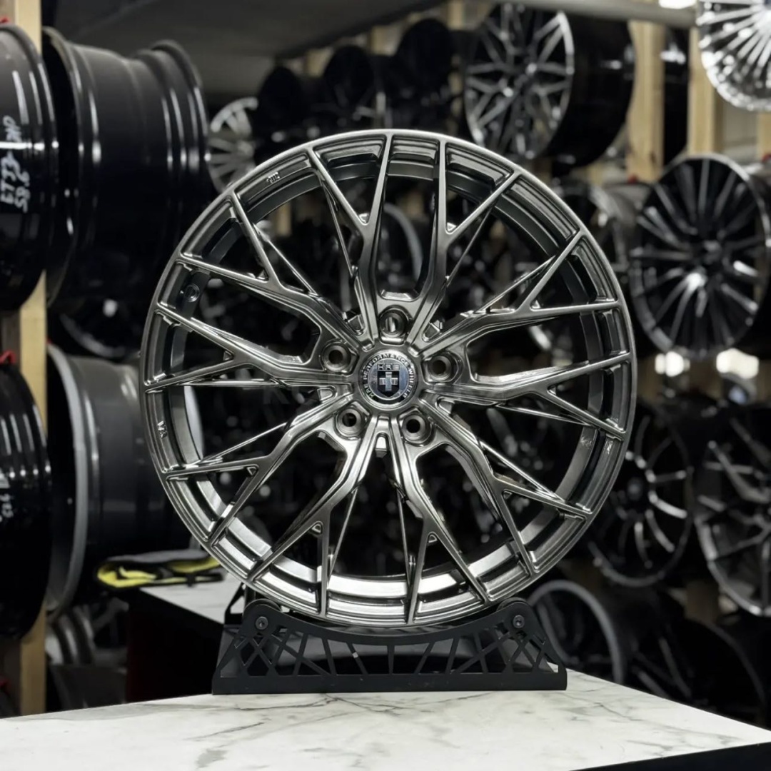 HRE 3243 8/9x18/5x114.3 D73.1 ET35.38 4 диска графит, серебристый, серый