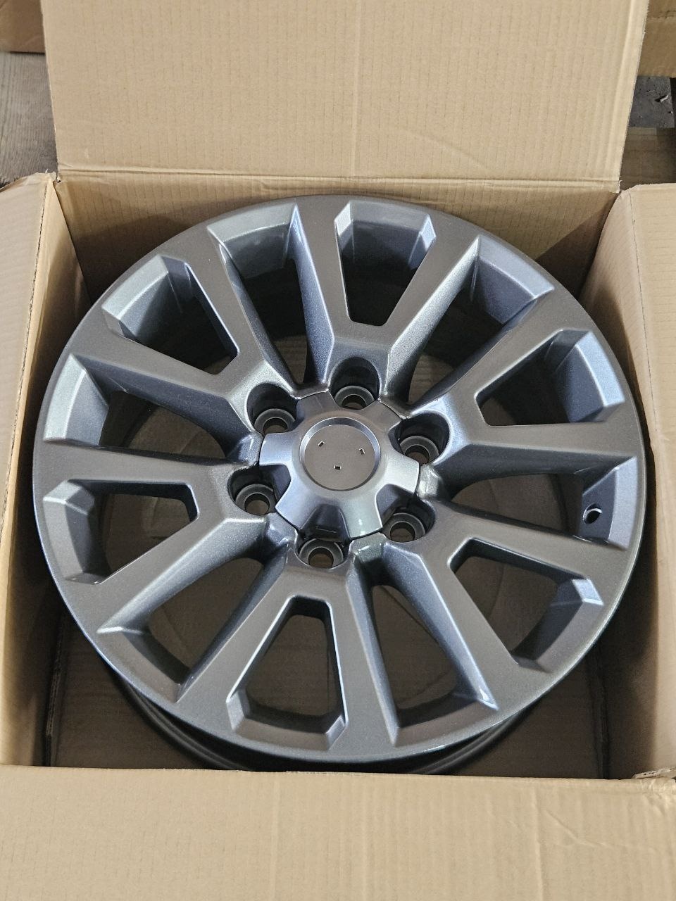 Fonyee SM 6068 7.5x17/6x139.7 D106.1 ET25 4 диска графит