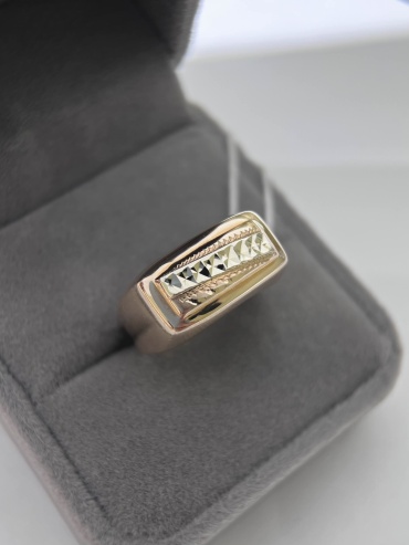 Печатка Golden Line K00103 размер 23 вес 2.78 г золото, без вставок