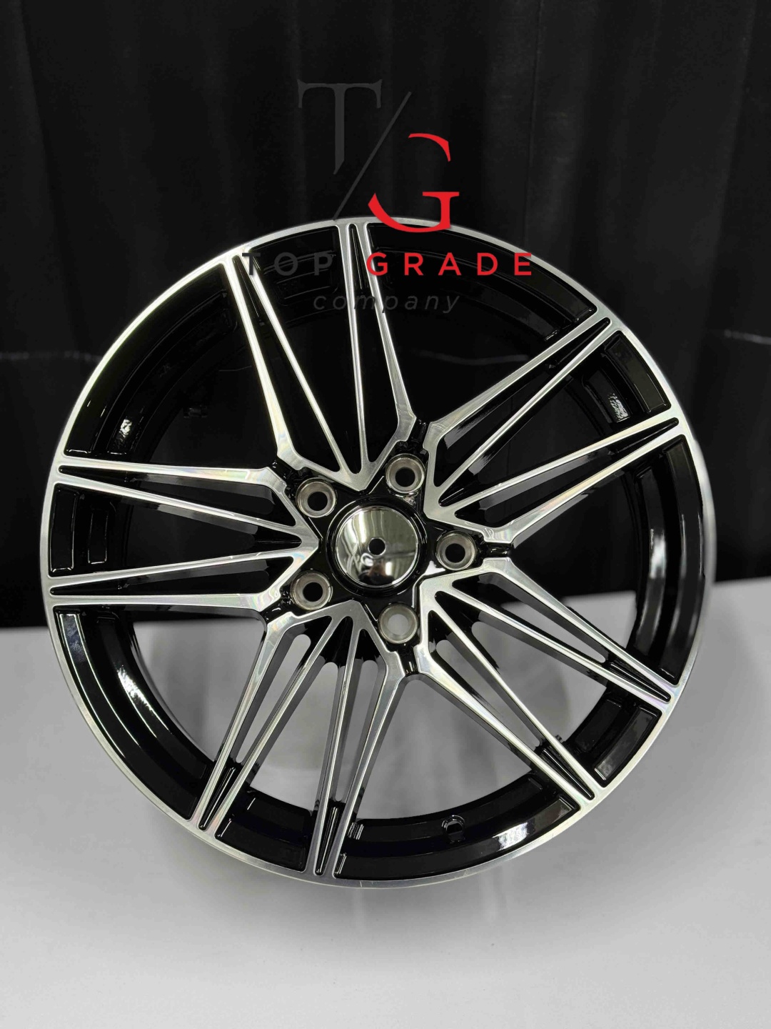 Top Grade Diski0002 7.5x17/5x114.3 D67.1 ET47 4 диска черный, серебристый
