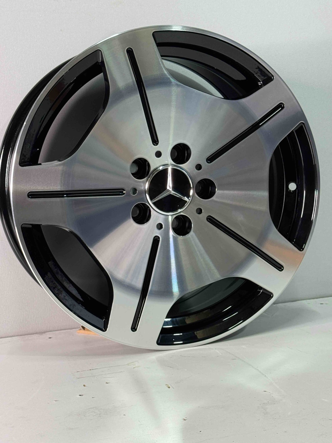 Mercedes-Benz t/g 035-8s 8x18/5x112 D66.5 ET35 4 диска черный, серебристый