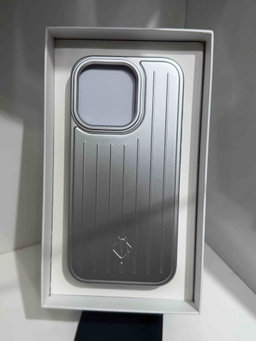 Чехол Rimowa для Apple iPhone 16 Pro серый