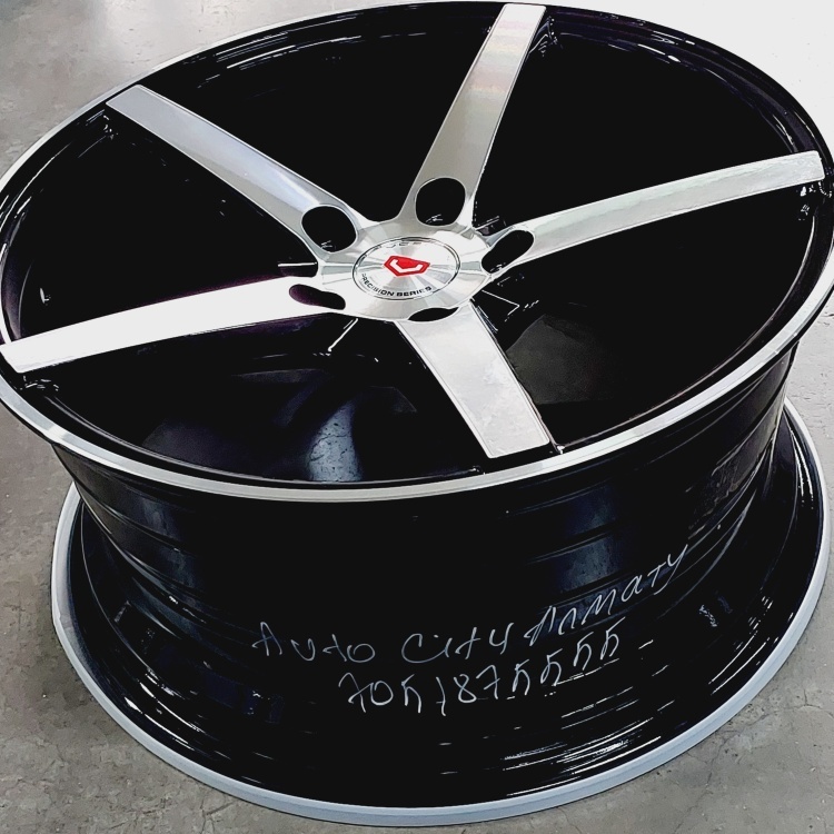 RNO 002 8x17/5x114.3 D73.1 ET38 4 диска черный, серебристый