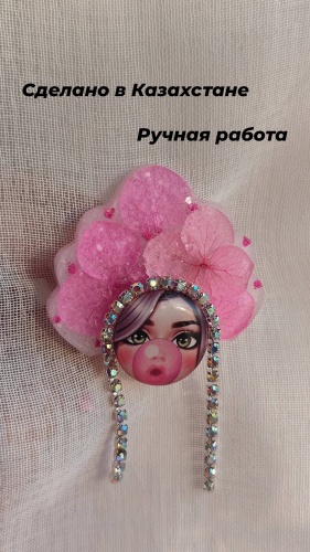 Брошь Sofi_anna_ эпоксидная смола, стразы, сухоцветы