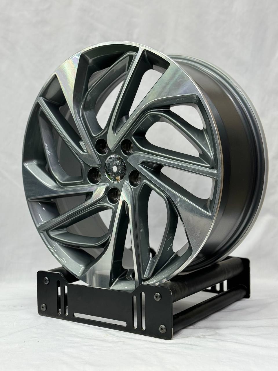 Wheels 5518 7.5x19/5x114.3 D67.1 ET51 4 диска графит