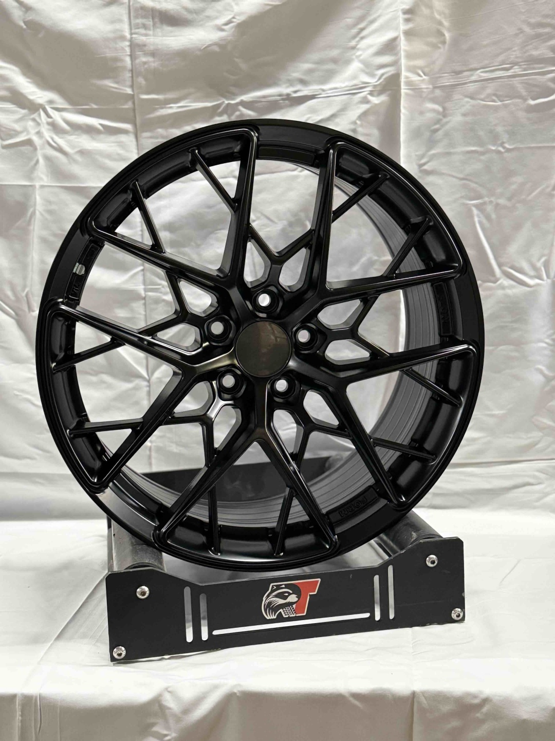 Auher HRE 511 8.5x19/5x114.3 D73.1 ET38 4 диска черный матовый