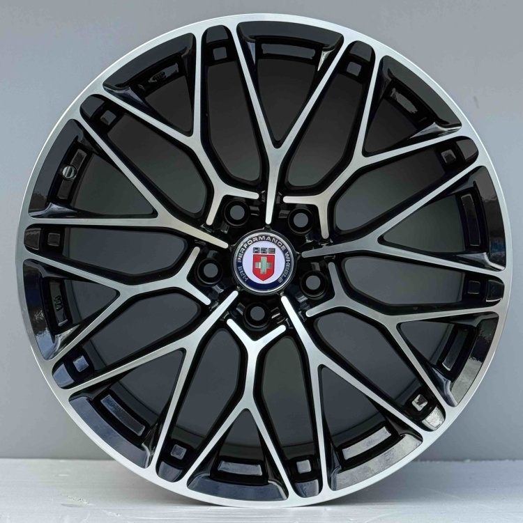 HRE HRE 8x18/5x114.3 D67.1 ET35 4 диска черный, серебристый