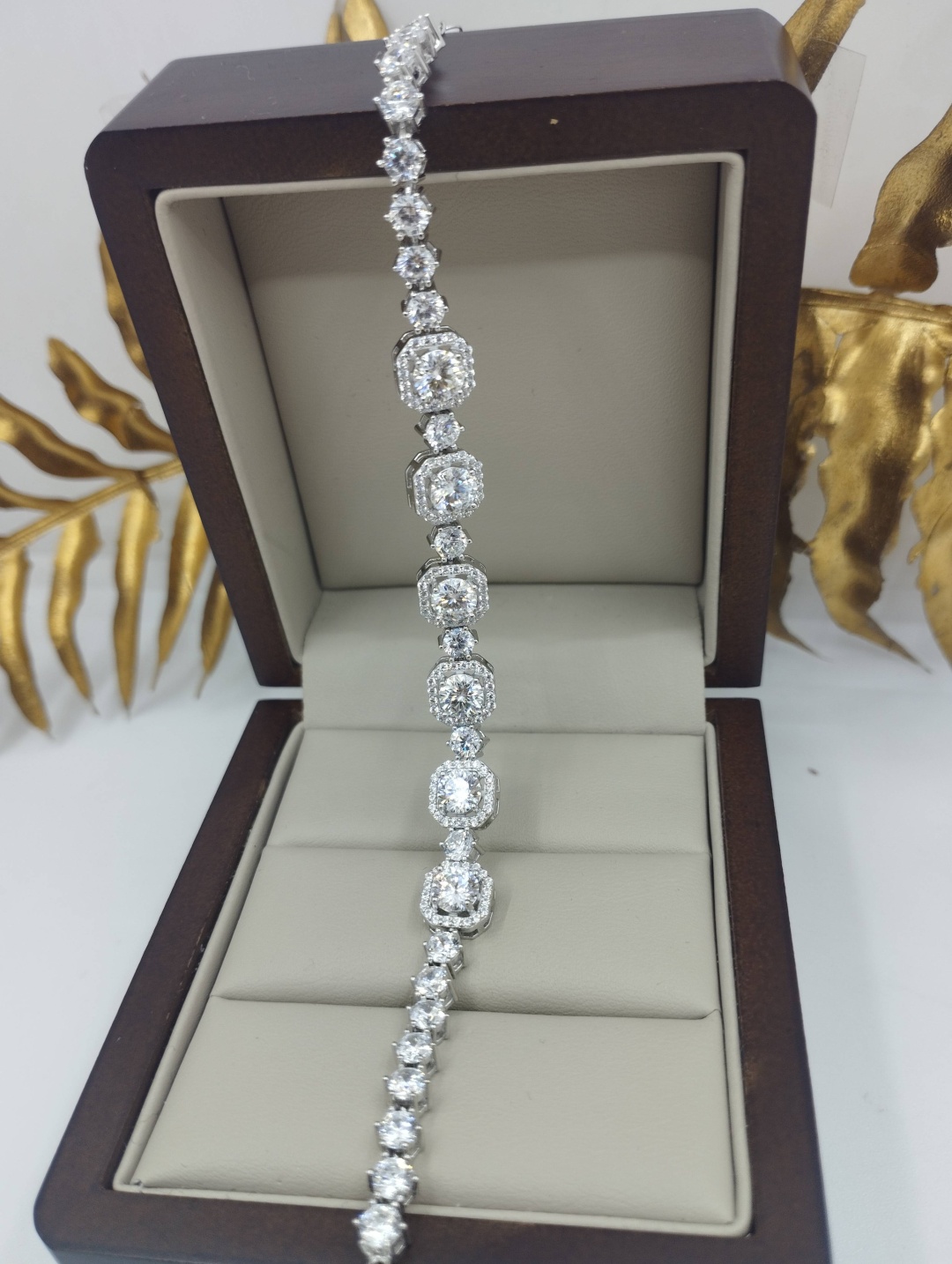 Dinara Gold NR. 205 длина 15 см, вес 45.1 г серебро, плетение теннис