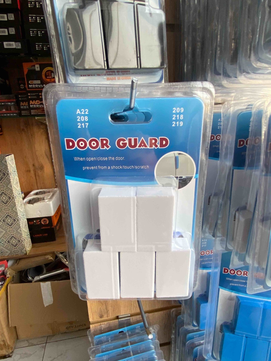 Накладка Door Guard DG-209 для универсальная универсальная универсальный черный, белый, синий