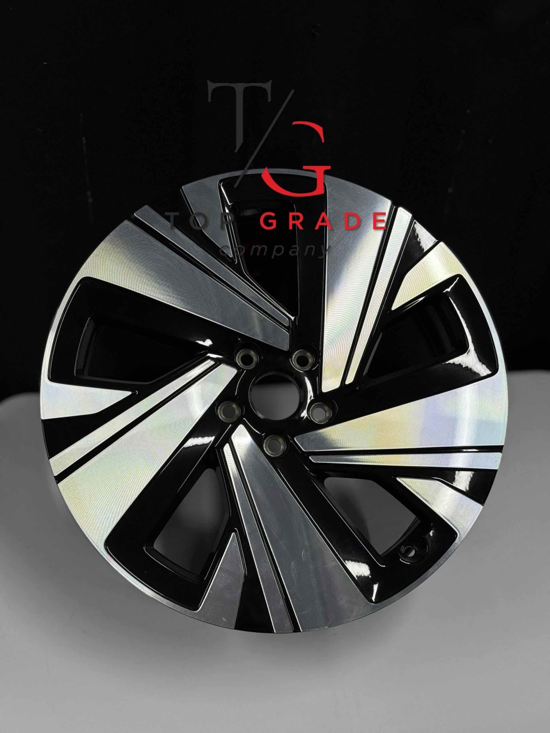 Top Grade TG 7.5x19/5x112 D57.1 ET43 4 диска черный, серебристый