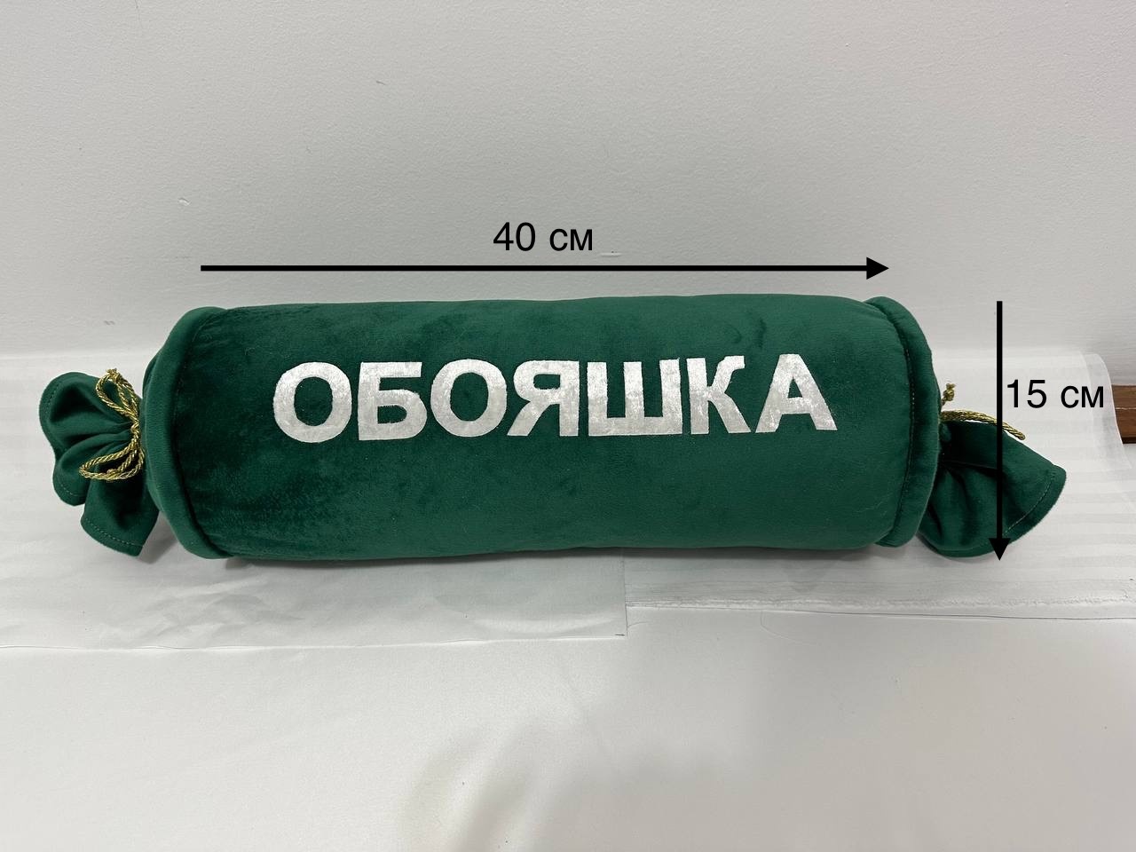 Подушка декоративная 40x15 см, Наполнитель: 100% синтепух — мягкий, воздушный и гипоаллергенный. Подходит даже для людей с чувствительностью к аллергенам. Без запаха и безопасен для детей.