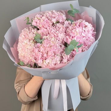 Art Flowers моно-букет с открыткой гортензия, эвкалипт 6 шт 60 см