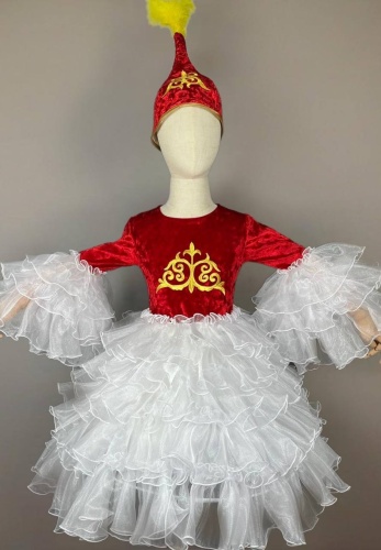 Национальный костюм белый, красный