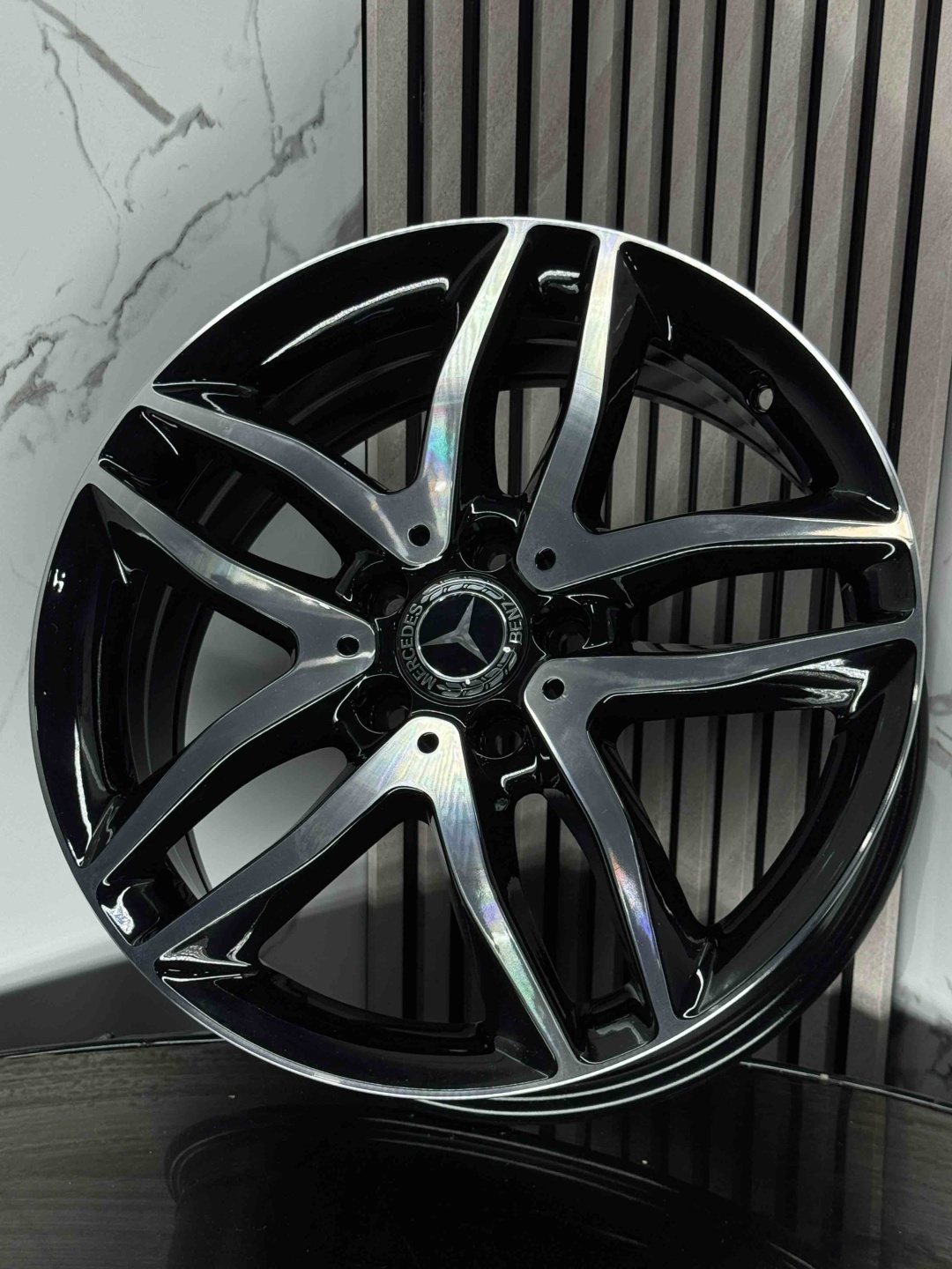 Mercedes-Benz Jt8037ff 7x18/5x112 D66.5 ET46 4 диска черный, серебристый