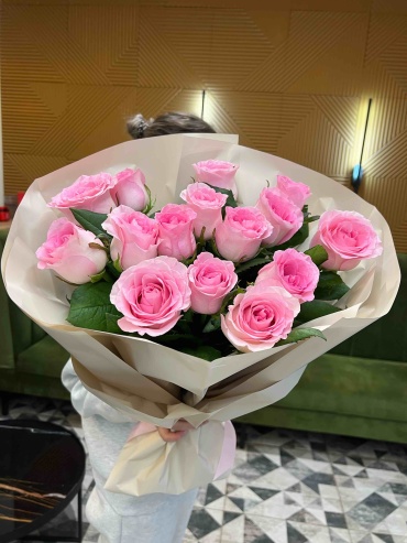 Flowers Center Astana моно-букет в оформлении роза 15 шт 70 см