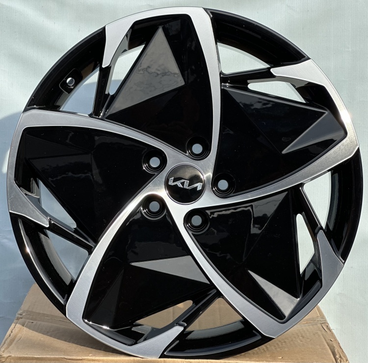 Rainbow KIA 5901 8x19/5x114.3 D67.1 ET45 4 диска черный, серебристый