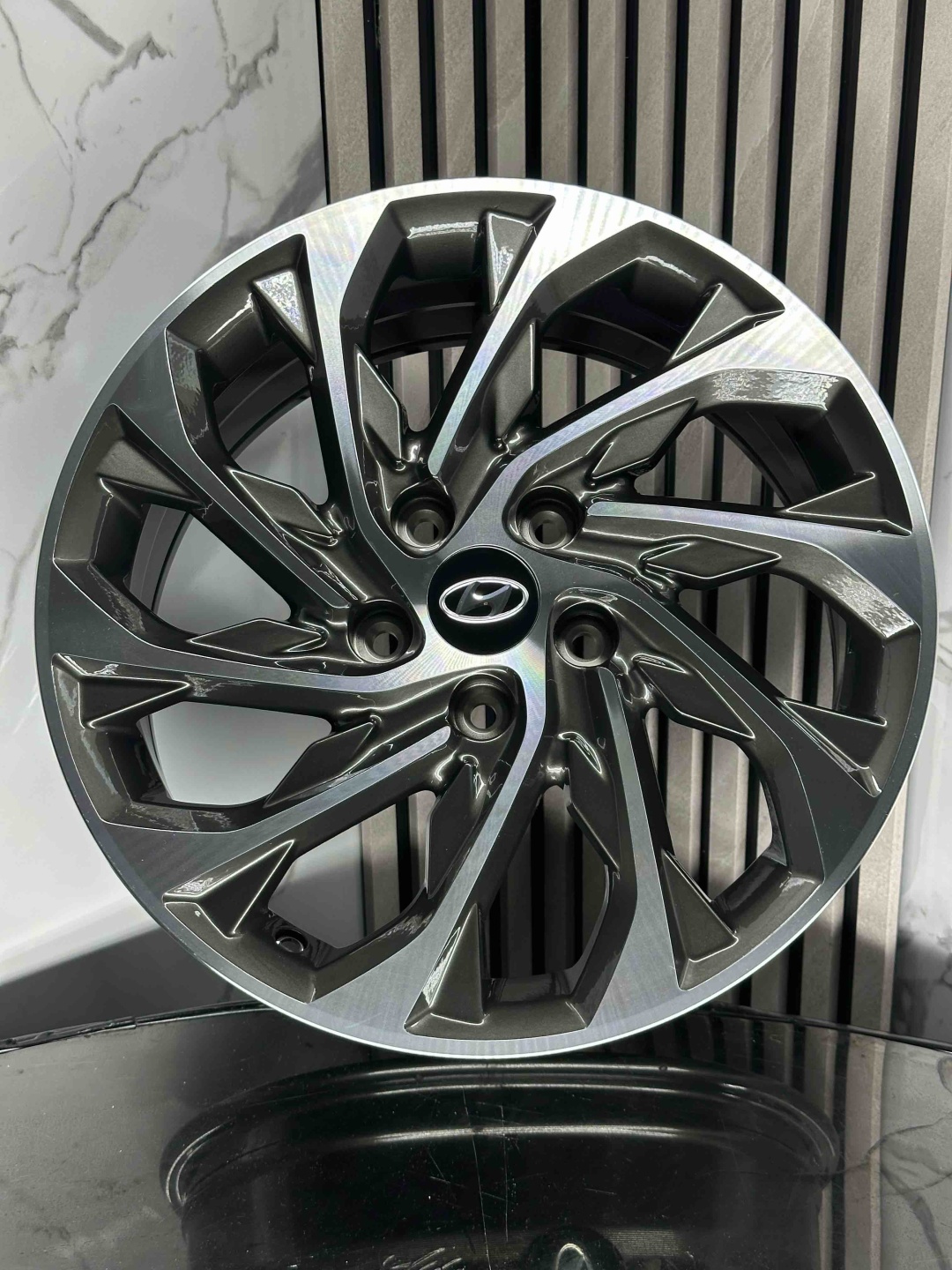 Top Grade hyundai h682f 7x17/5x114.3 D67.1 ET53 4 диска графит