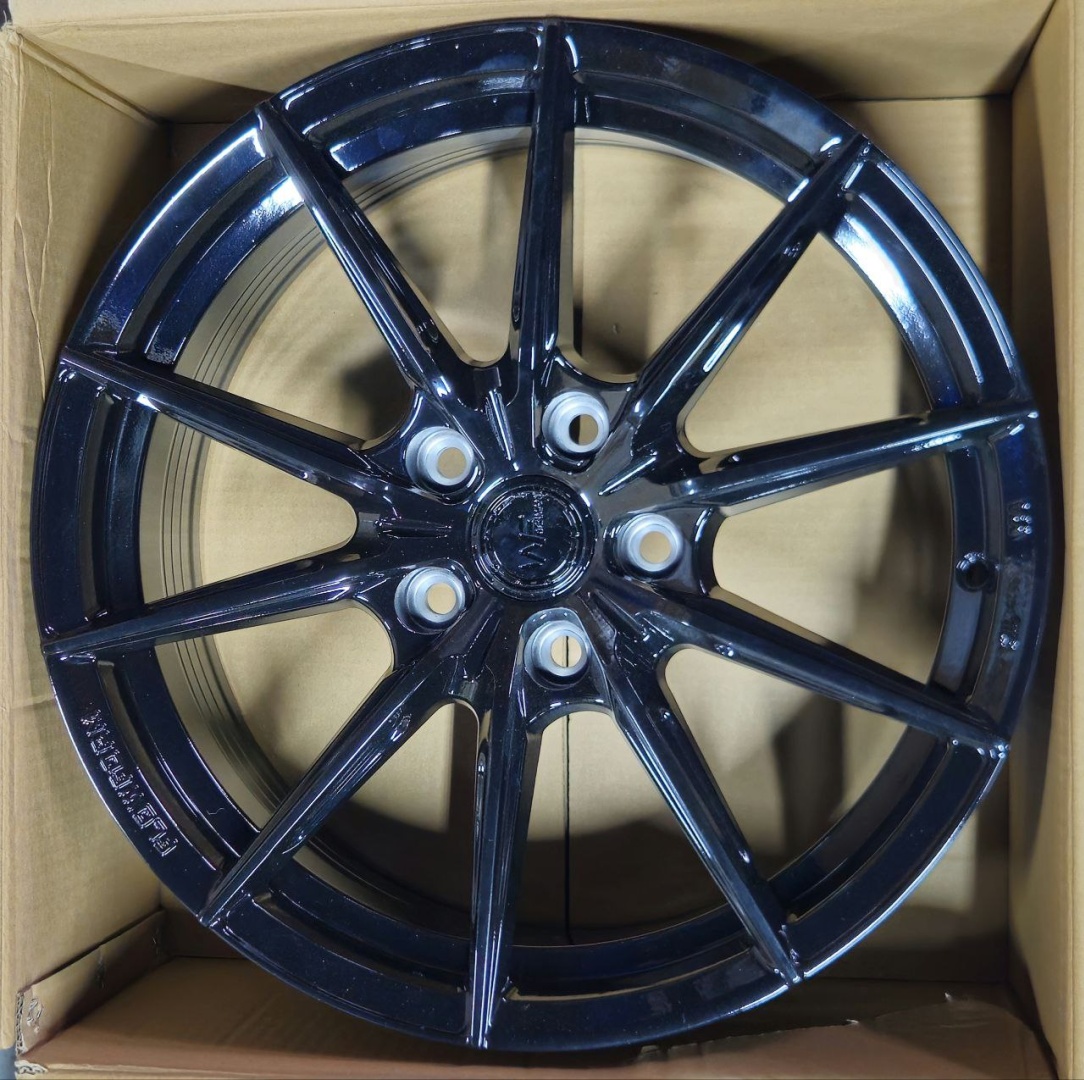 Fonyee SM XF005 7.5x17/5x114.3 D73.1 ET35 4 диска черный