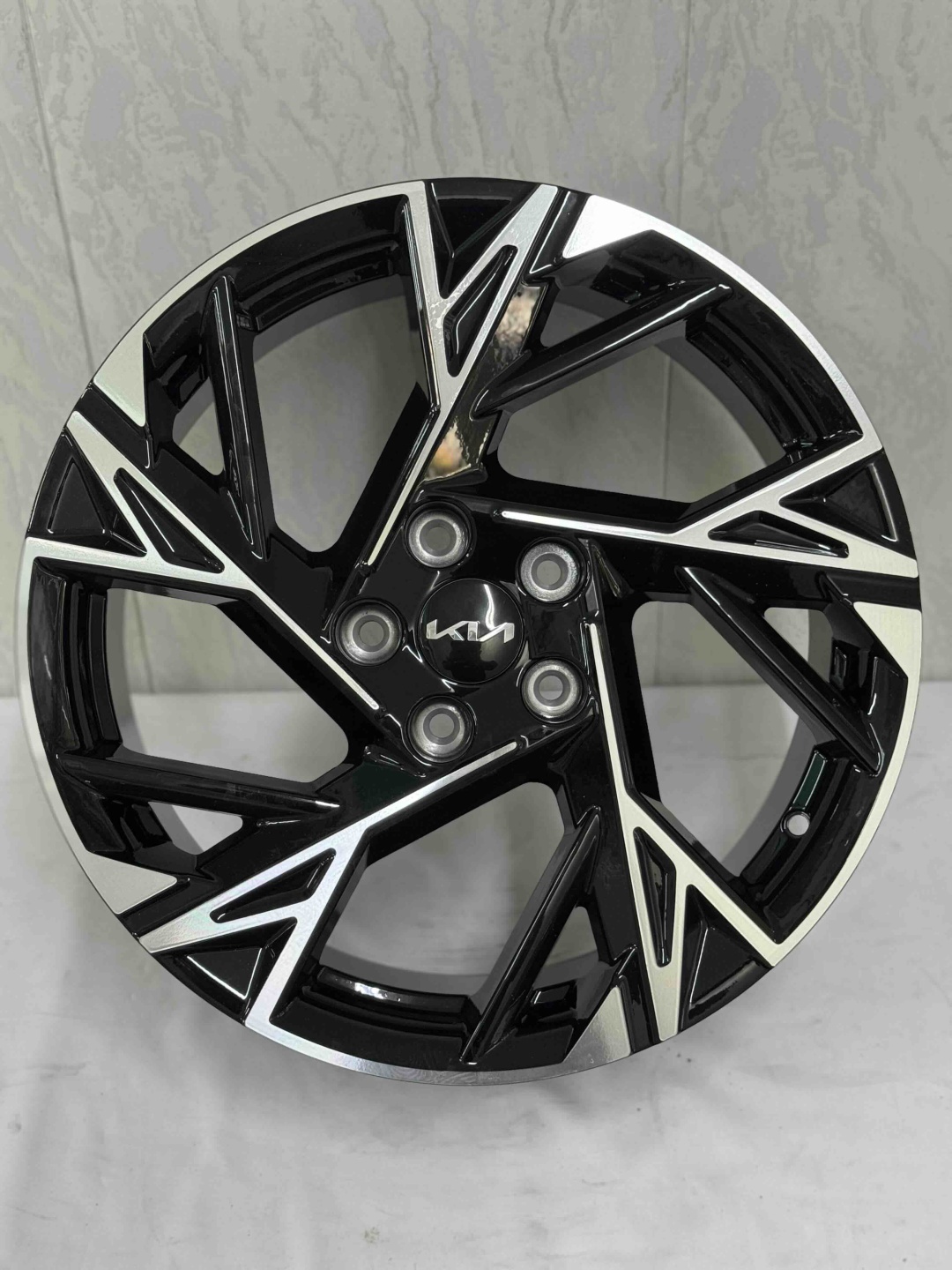 Top Grade 50034 7.5x18/5x114.3 D67.1 ET50.5 4 диска черный, серебристый