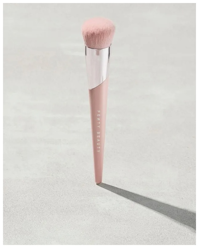 FENTY BEAUTY FENTYkabuki-buff-foundation-brush-115 1