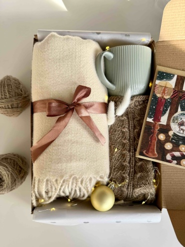 COZY HOME Handmade подарочный с носочками ручной работы новогодний бокс