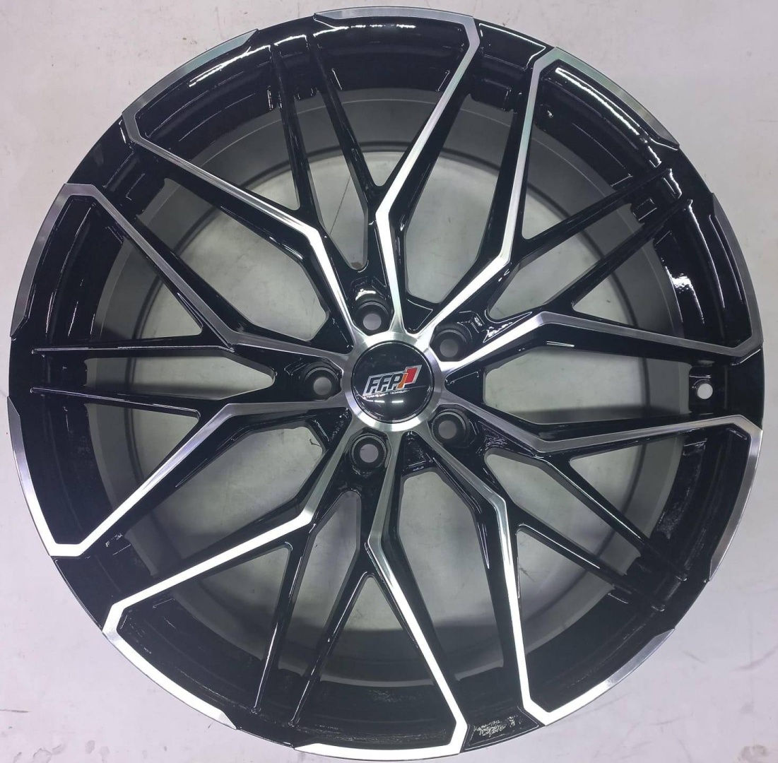 RNO RNO 5651 8.5x20/5x114.3 D67.1 ET35 4 диска черный, серебристый