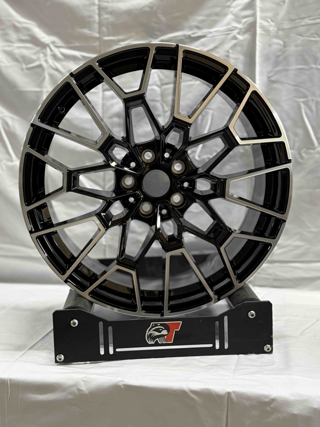 Auher 3209 8.5/9.5x19/5x112 D66.6 ET30.35 4 диска черный, серебристый