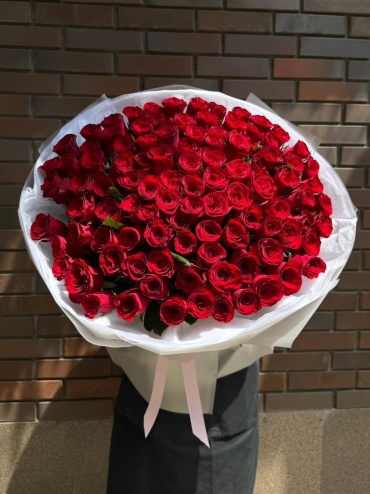 Rilak Floral моно-букет в оформлении роза 101 шт 60 см