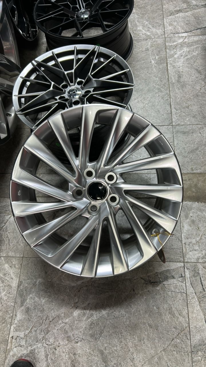 LKN Lkn0601 8x18/5x114.3 D60.1 ET40 4 диска серебристый