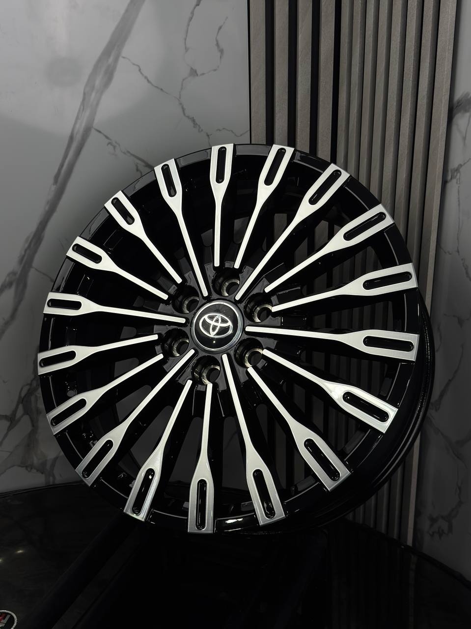 Top Grade land cruiser 300 h3442f 8x22/6x139.7 D95.1 ET55 4 диска черный, серебристый