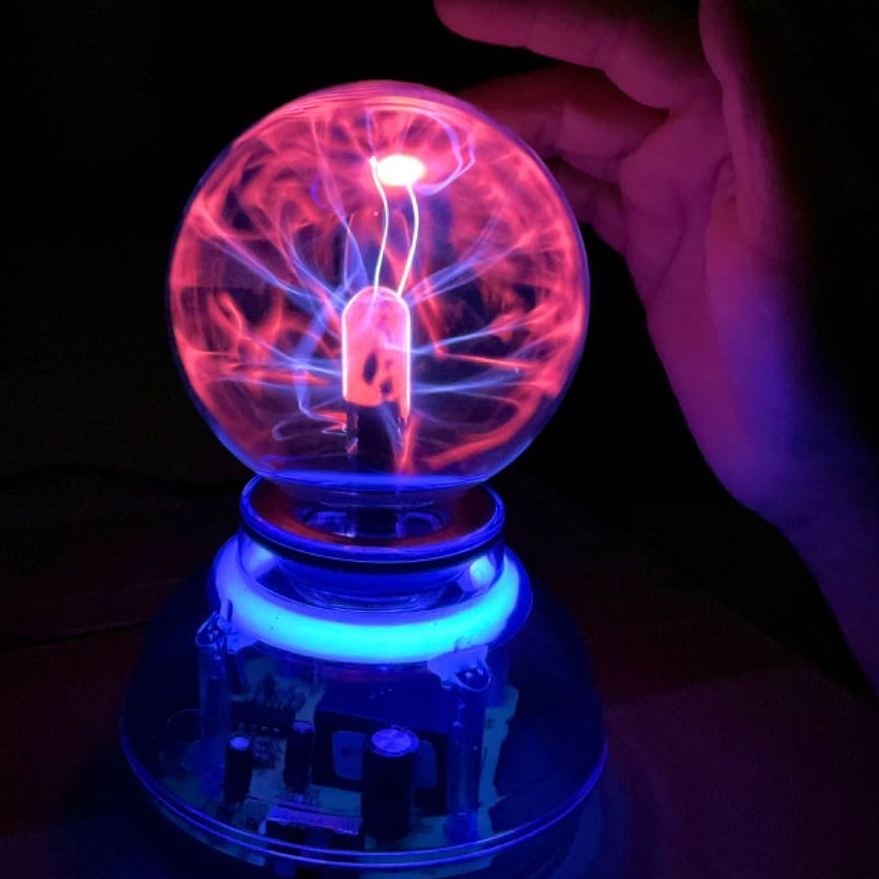 Декоративный светильник настольный Plazma ball Плазменный шар Тесла GiftoMania4U, разноцветный