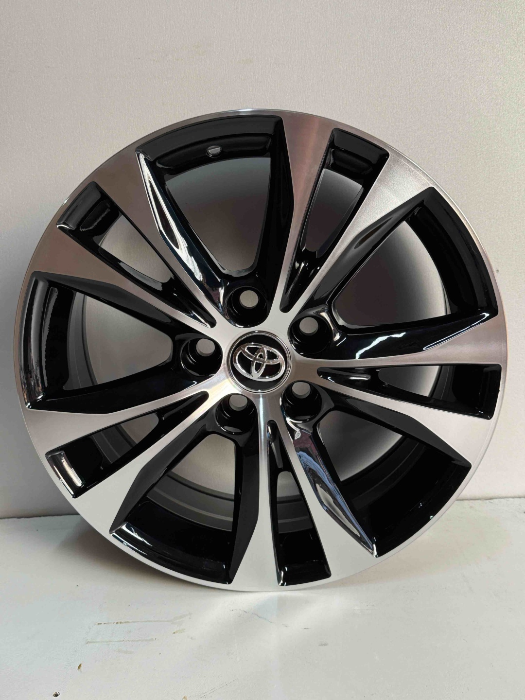 Toyota jt7089 7x17/5x114.3 D60.1 ET30 4 диска черный, серебристый
