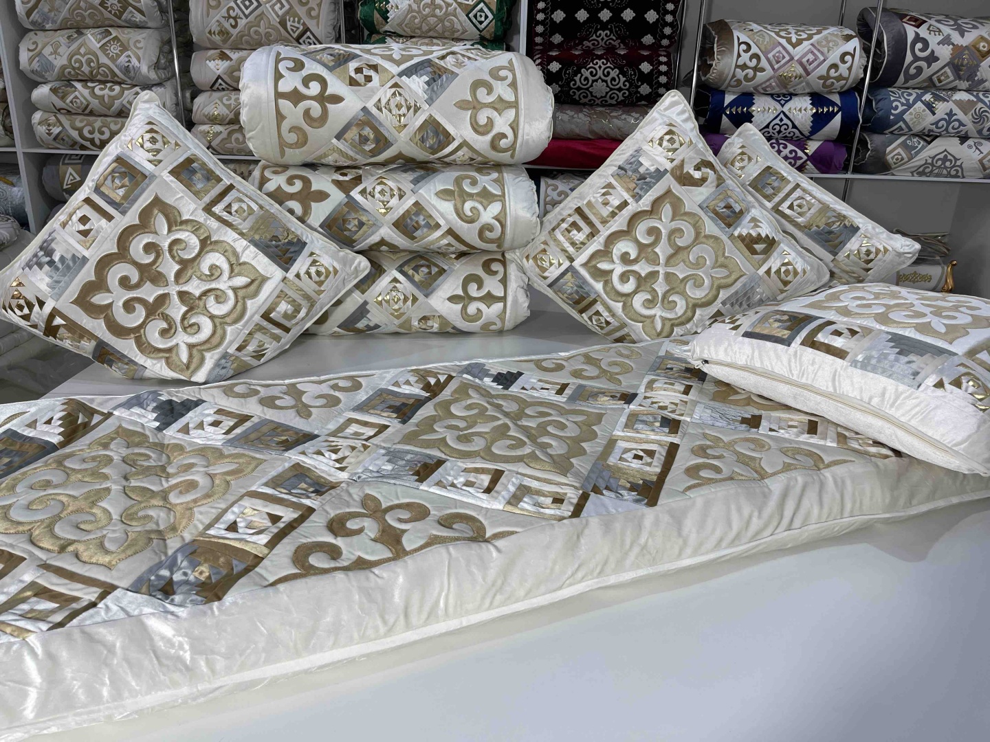 Samruk körpe комплект корпе с подушками 230x80 см, вата, золотистый, айвори