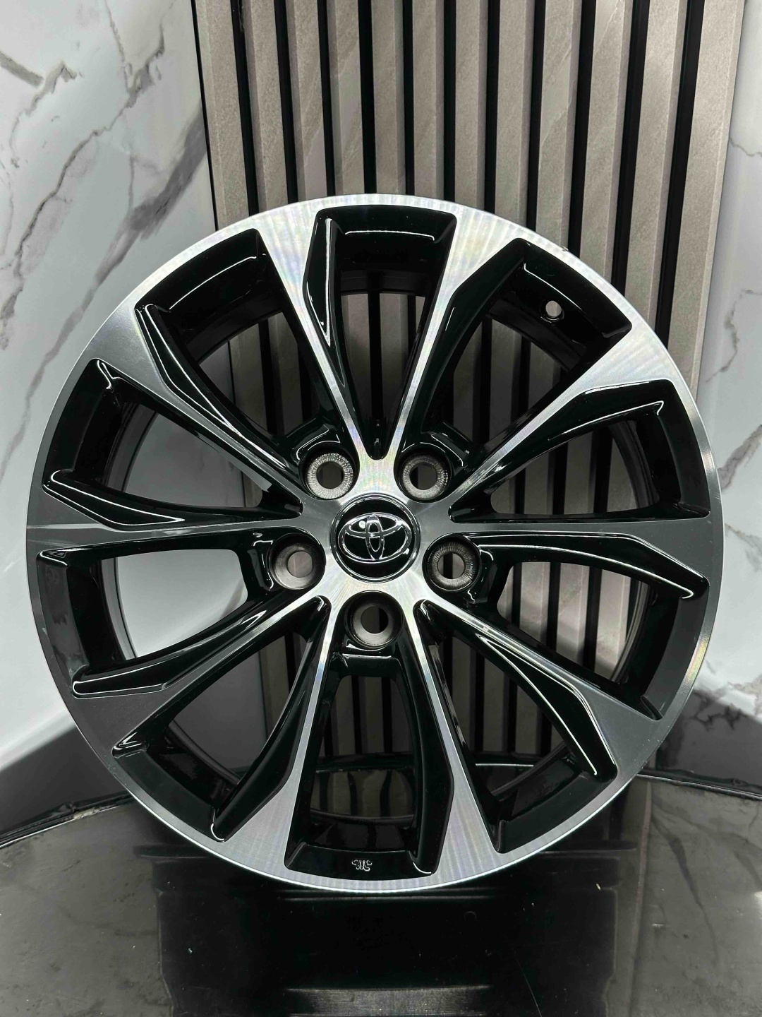 Toyota h3321f 7.5x17/5x114.3 D60.1 ET40 4 диска черный, серебристый