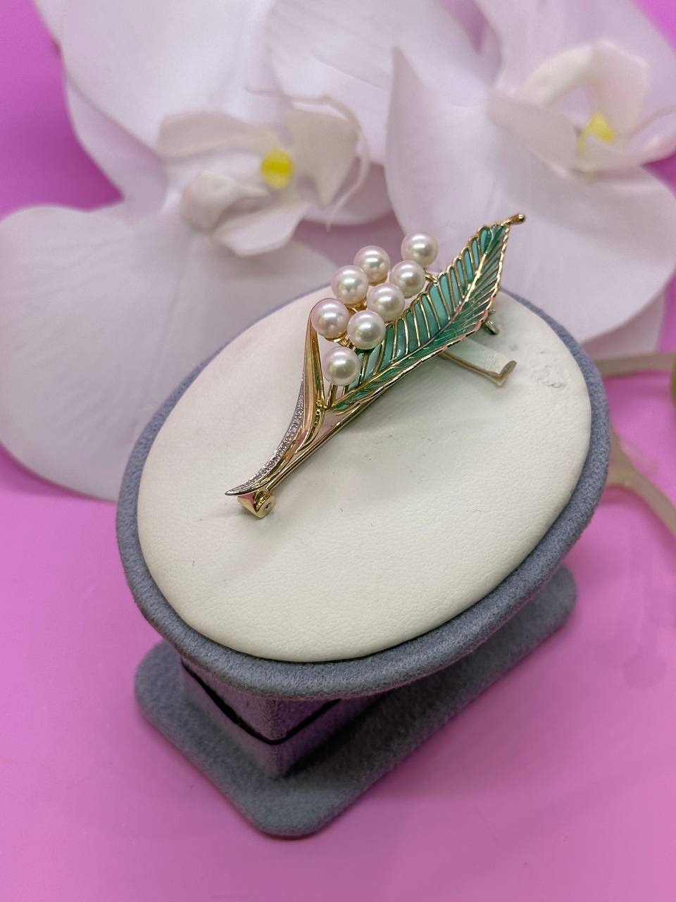 Брошь SAR JEWELRY VIP44A-004_5176 вес 5.9 г золото, жемчуг, эмаль