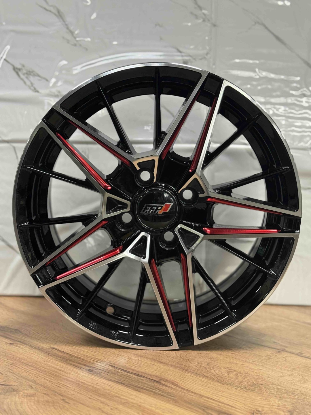 Top Grade 50102 6.5x15/4x100 D67.1 ET35 4 диска черный, серебристый, красный