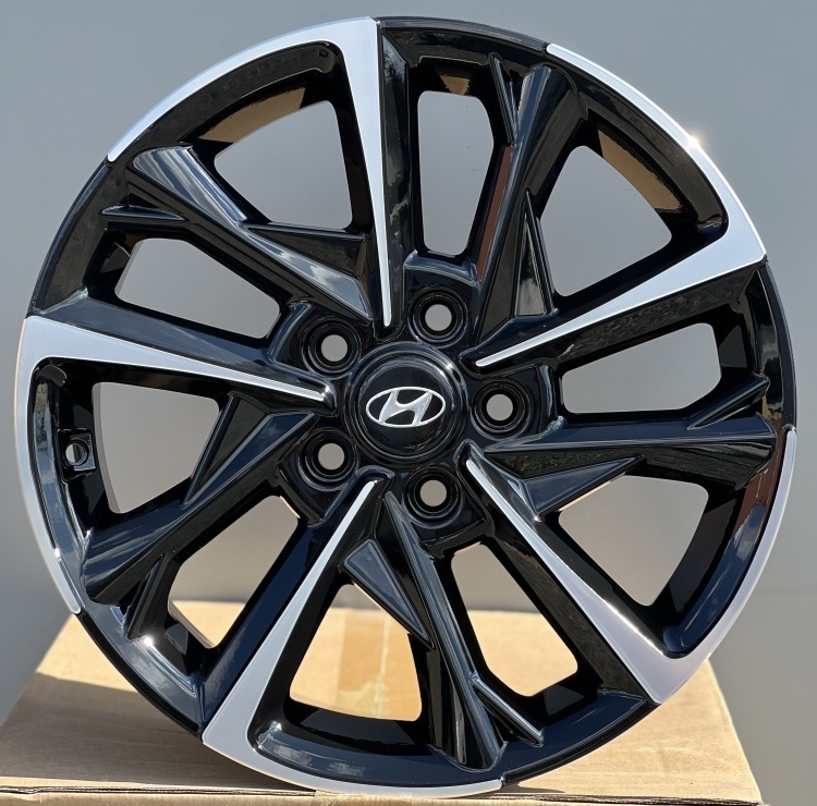 Rainbow HYUINDAI/KIA 7x17/5x114.3 D67.1 ET45 4 диска черный, серебристый