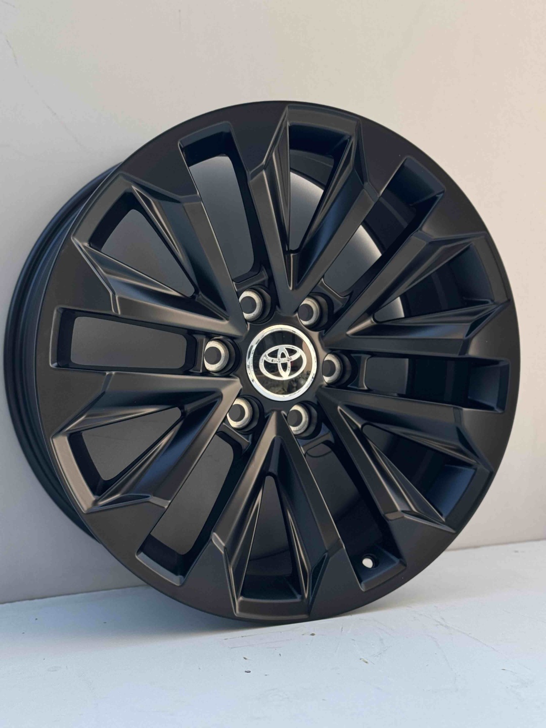 Toyota h3123 8.5x20/6x139.7 D106.1 ET25 4 диска черный матовый
