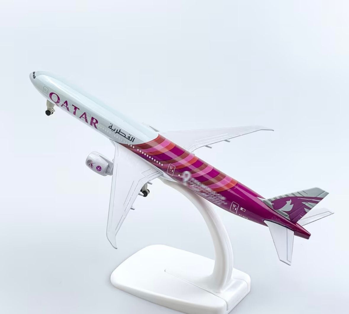 Металлическая модель самолёта Boeing 777 (Qatar Airways), масштаб 1:300