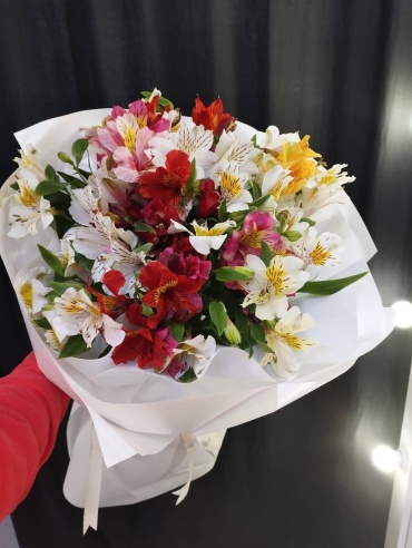 Flowers by Mariya букет с открыткой альстремерия, альстромерия 19 шт 70 см