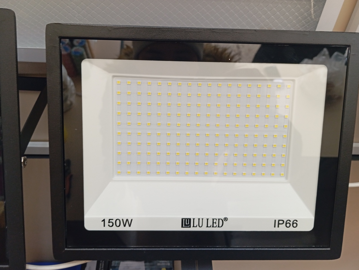 Прожектор на дуге крепления LU LED 150 Вт, холодный белый