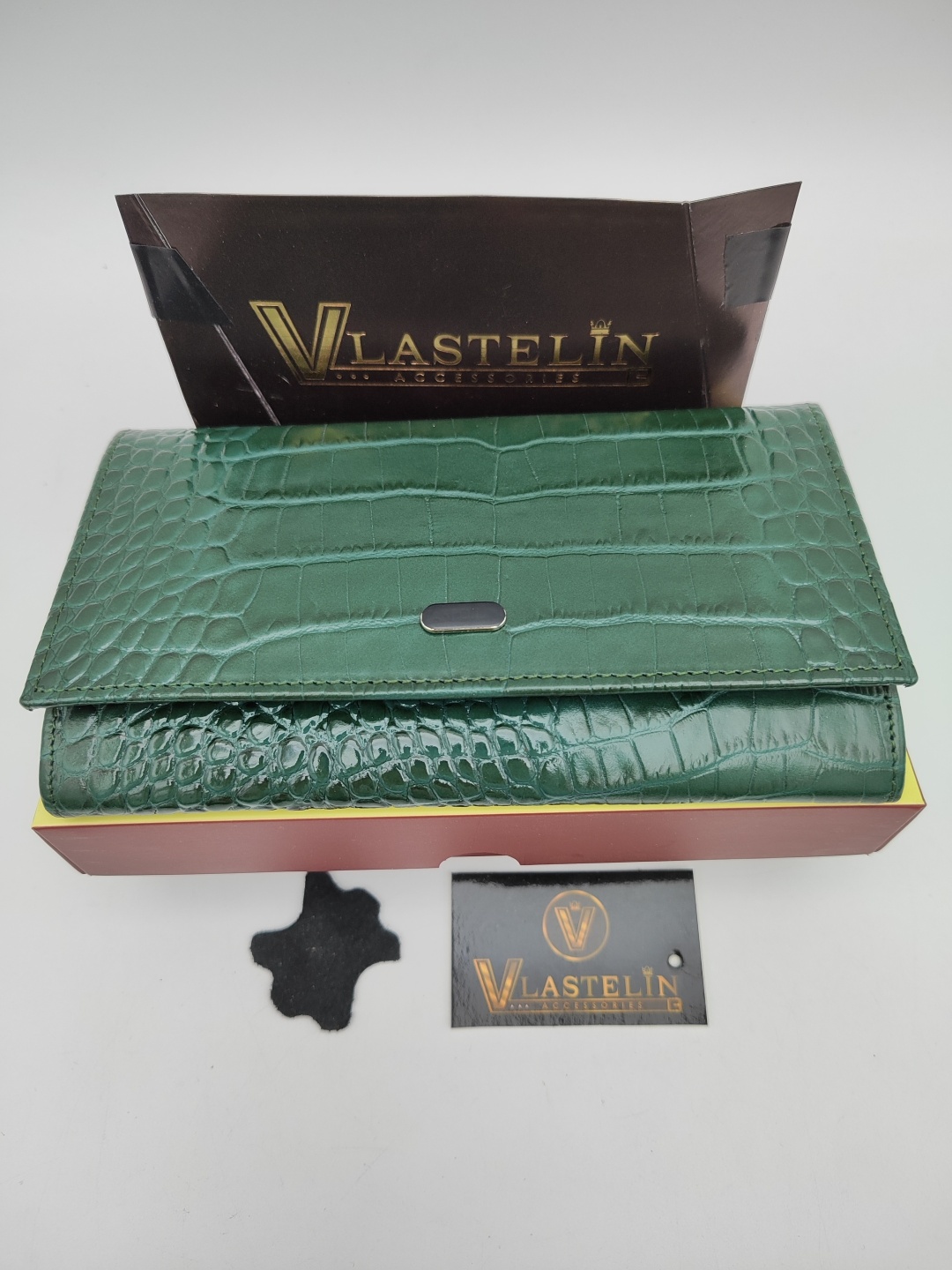 Кошелек Vlastelin натуральная кожа зеленый