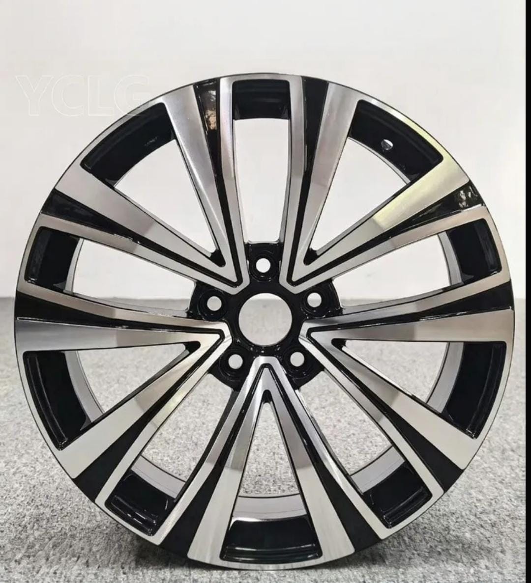 Rainbow Dance Volkswagen/Audi/Skoda 8x18/5x112 D57.1 ET40 4 диска серебристый, черный